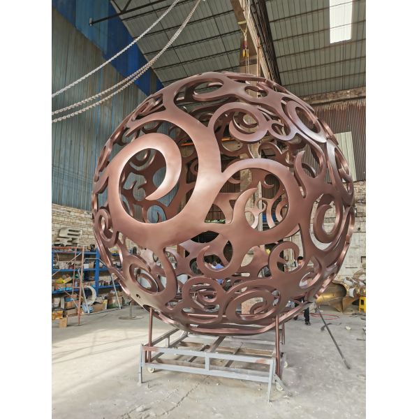 Silver Decorative Garden Ornaments , Pool Contemporary Garden Sculptures