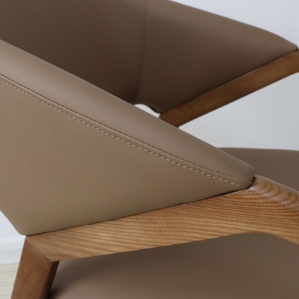 2023 Modern Design Solid Wood PU Leather Dining Room Arm Chair for Cafes Add Charm to Your Restaurant