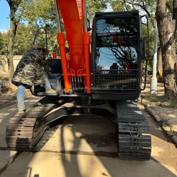 Excavateur Hitachi ZX60 avec moteur ISUZU haut confort haute sécurité et précision