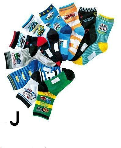 2015 Fashion colorful japan cartoon design breathable cotton socks for boys