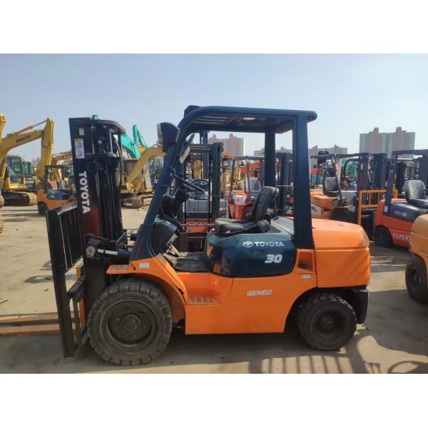Used Komatsu Forklift for Advertising Company Diesel Engine Customizable Fork Length and Hot Product 2019