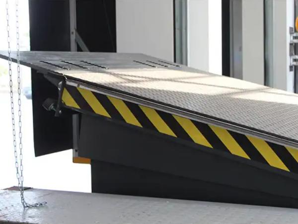 Powder Coated Loading Dock Leveler Hydraulic Workshop Automatic Dock Plate