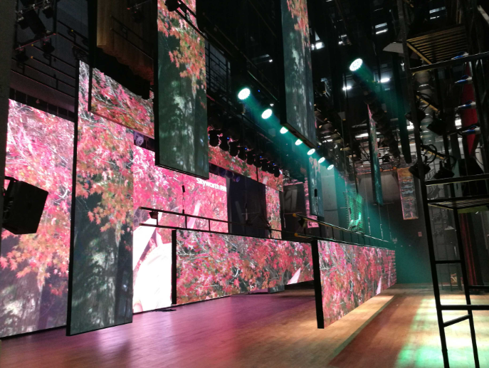 1000 X 500mm Transparent Glass LED Screen Advertising Display 32873 Pixels ODM FCC