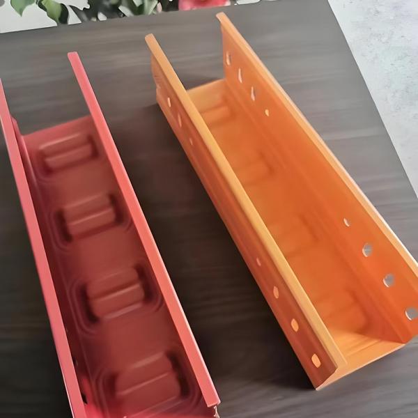 Wall Mounted Molded Ventilated Trough Cable Tray / Rectangular Galv Cable Tray
