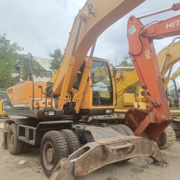 22 тонны Hyundai R210w-9 колесный экскаватор, оснащенный двигателем Cummins B7