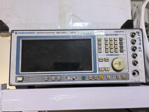 Rohde & Schwarz R&S SMP04 40 GHz Microwave Signal Generator RF Signal Generator