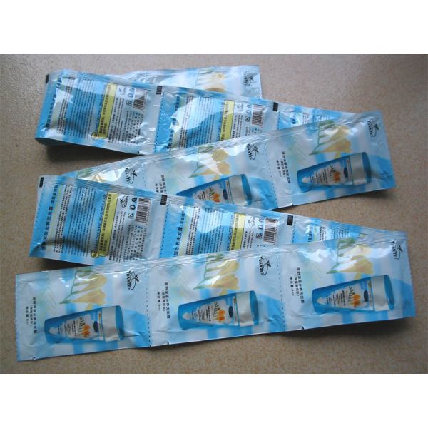 1-80ml Multi Lane Sachet Packaging Machine For Shampoo Shower Face Cream LC-220L