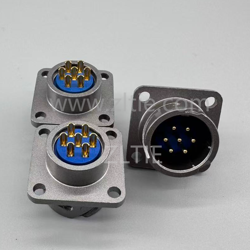 FQ18 Series 7-Pin Square Flange Male Socket