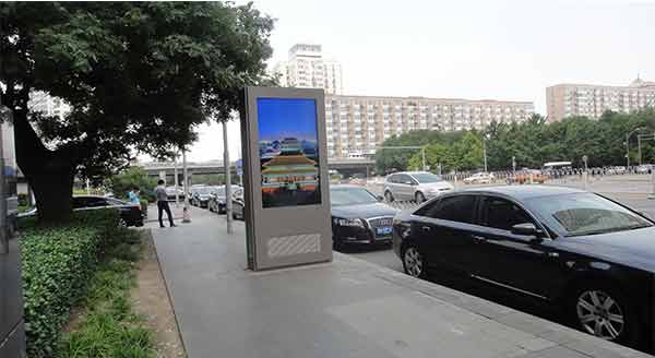 LED Backlight Floor Standing Digital Signage , Outdoor Digital Advertising Display