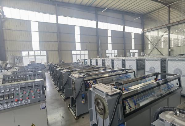 Polymer Extrusion Hot Water Supply Pipe Plastic Screw Extruder With 70mm Screw Diameter And 1000mm Screw Length