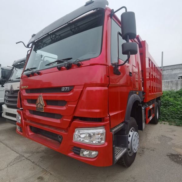 Tyres and Sinotruck Chassis 40t Loading Capacity Mining Equipment Truck for Heavy Duty