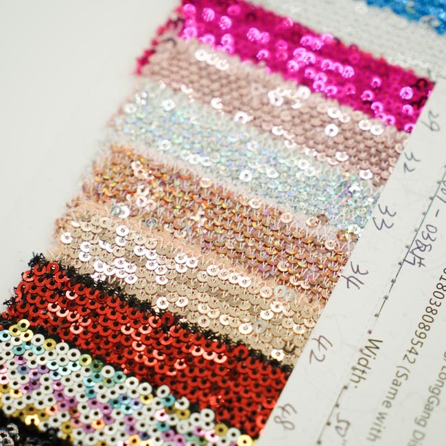 Отражательный украсьте цвета ткани Sequins 440GSM различные изготовленные на заказ