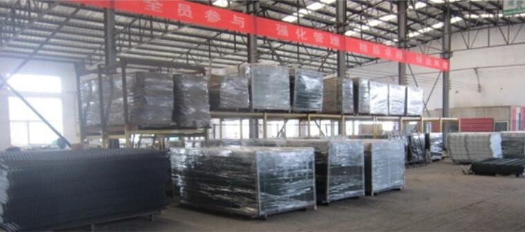PVC зеленого цвета RAL6005 покрыл ограждать ячеистой сети
