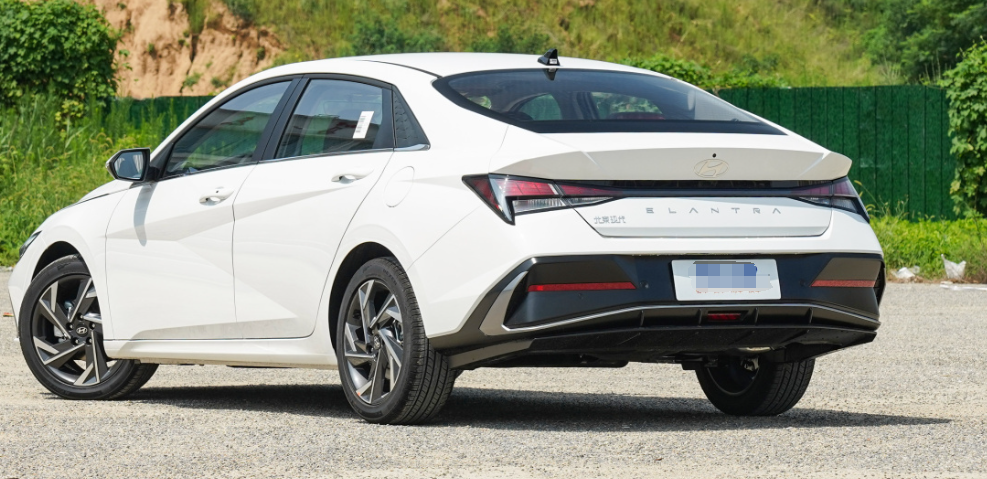 2023 Elantra 1.5L CVT GLX Elite Edition Бензиновый автомобиль Белый Черный