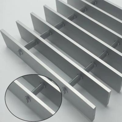 barra de alumínio da espessura de 2mm que raspa para a plataforma da passagem