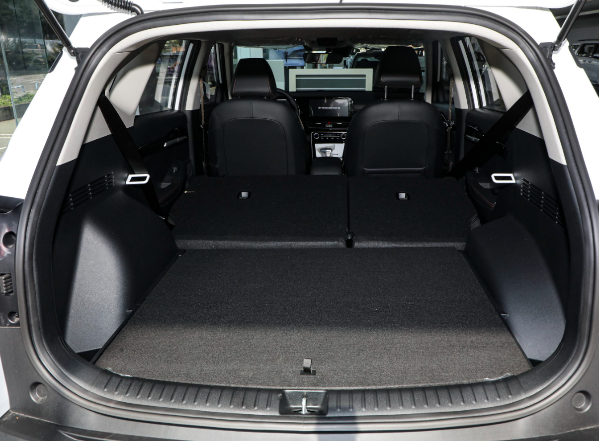 Компактный внедорожник KIA Sportage HEV 2023 1.5T 2WD Deluxe 5 Door 5 Seats