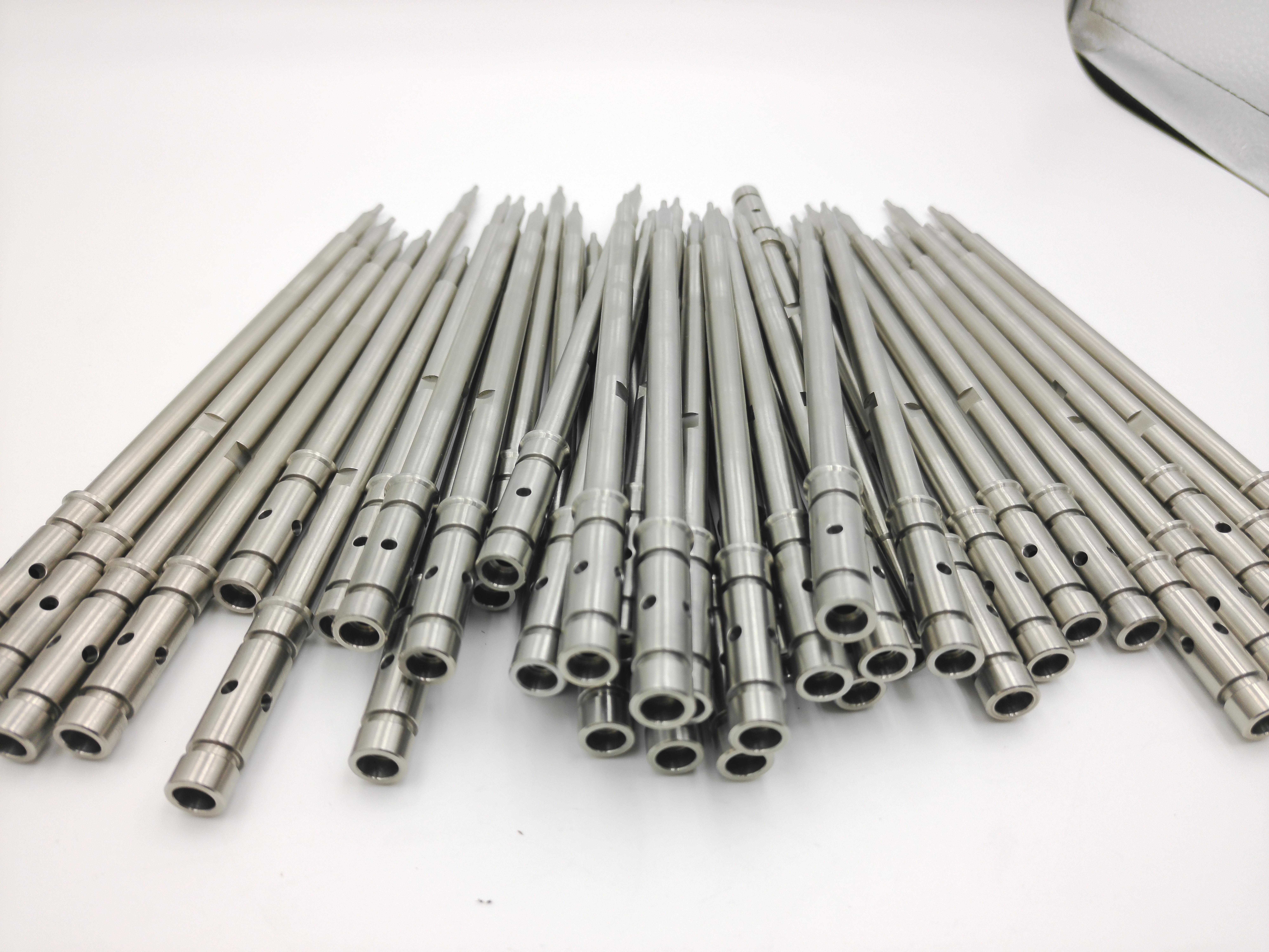 Medical Metal Blowing Deep Hole Long Shaft Side Hole Needle CNC Machining