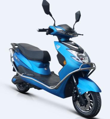 Steel Frame Pedal Assisted Electric Scooter / Moped 800W Motor Solid Tires 6-8h Charging Time