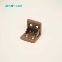 Des supports en L en plastique de 16x16 mm parfaits pour les meubles KD et la rénovation de la maison 4 trous au total pour un montage facile