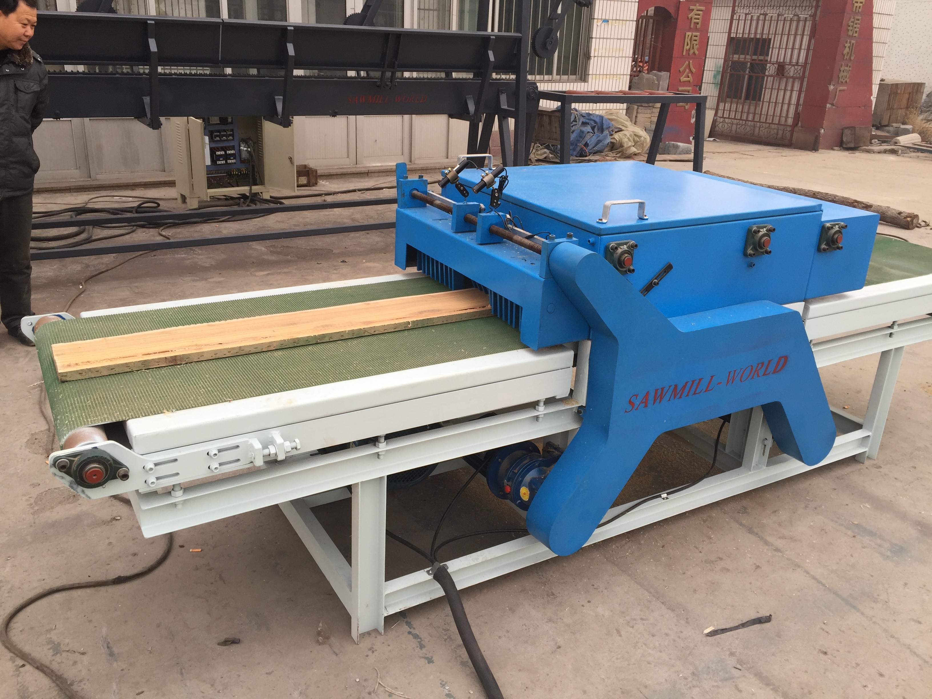 Новый кромкострогательный станок доски кромкострогательного станка woodworking дизайна увидел мельницу ripsaw лезвий машины множественную