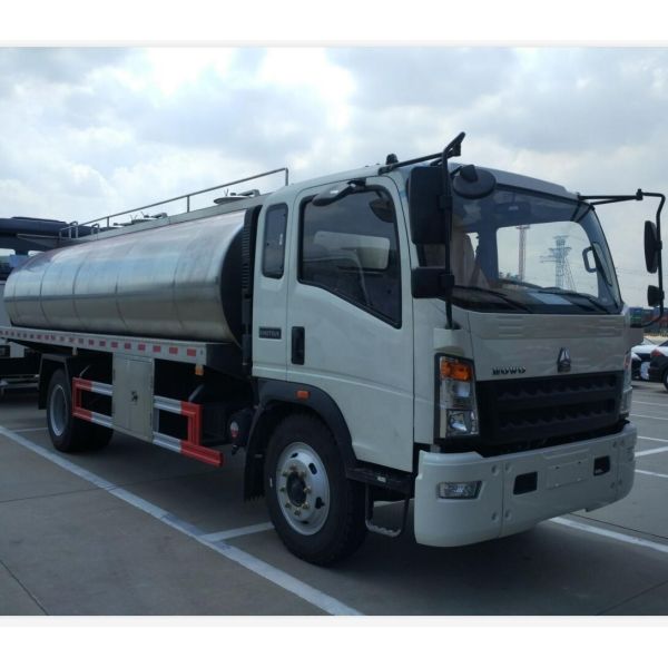 Hot Sale New HOWO 4x2 LHD RHD 12000Liters Food Grade Milk Tanker Truck