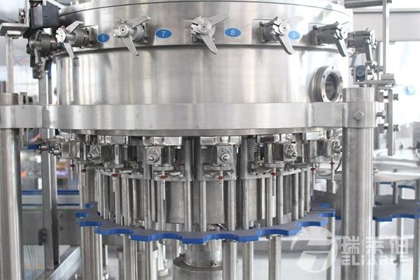 Small Scale Pet Bottle Filling And Capping Machine For Carbonated Drink