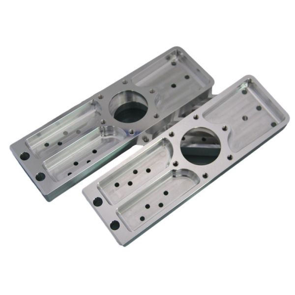 Partes de fundición de aleaciones de acero a medida y perforación mecanizada CNC