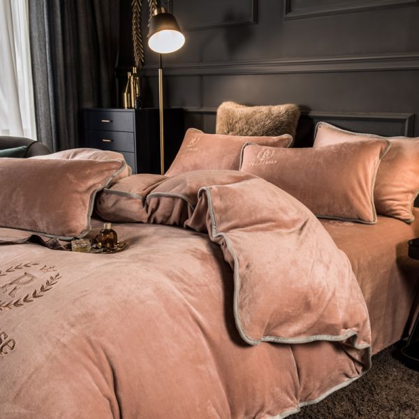 Home Grade Grade A Customized Solid Milk Velvet Embroidery Bonded Four Piece Set