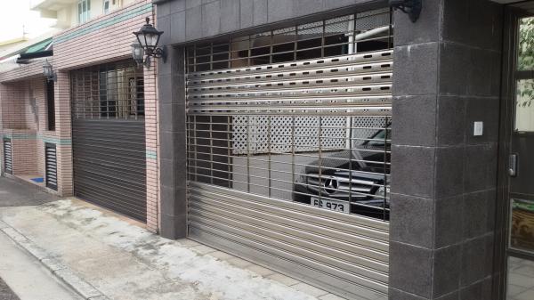 0.8mm Thickness Slat Standard Electric Gate External Steel Shutter Industrial Roller Doors