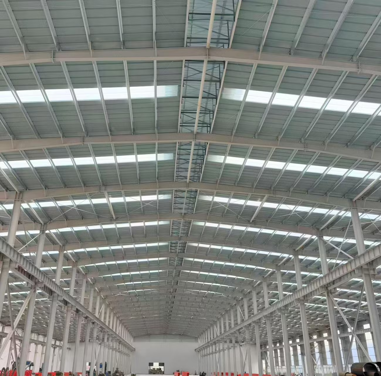 Large Span Prefab Steel Structure Building with 120 km/h Wind Resistance, Magnitude 8 Seismic Resistance, and Fast Bolt Assembly for Industrial Use