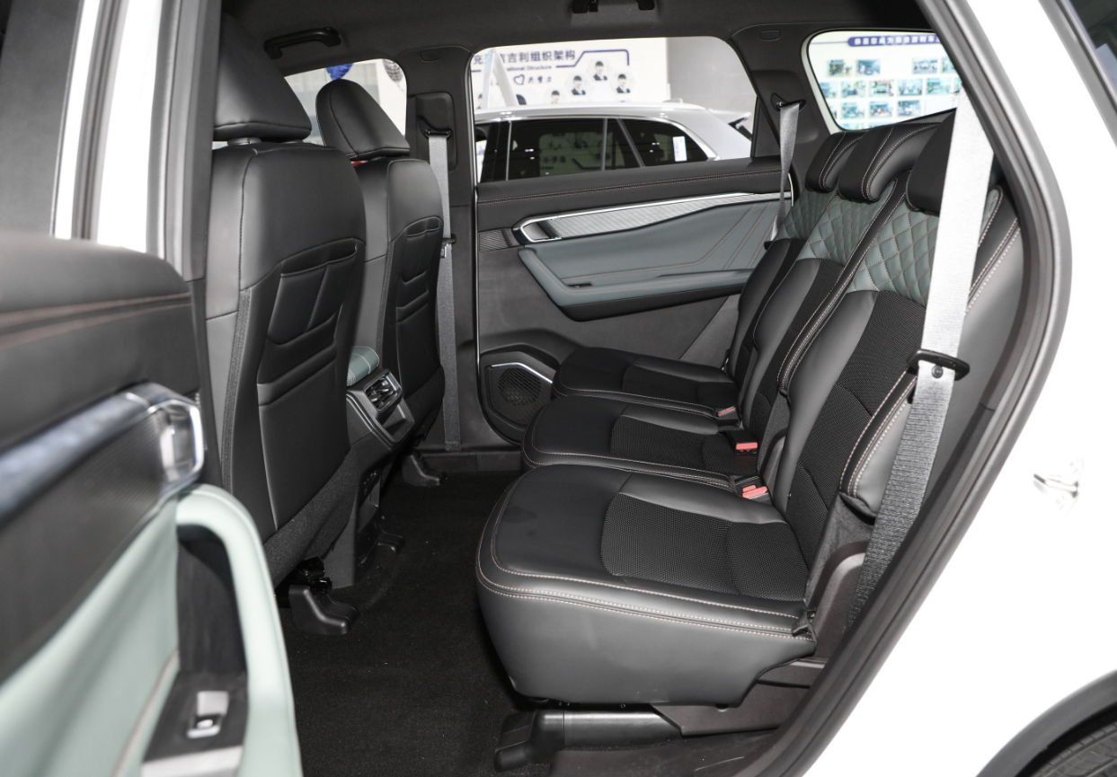 Haohua Версия 7DCT Geely Автомобиль Geely Geecy L 2.0T DCT 5 Дверь 7 мест Бензиновый внедорожник