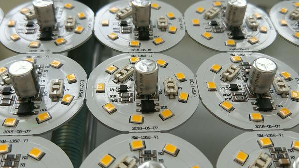 40000 CPH Mounting Speed Led Bulb Making Machine E5 PCB Length Width Max 500*350mm