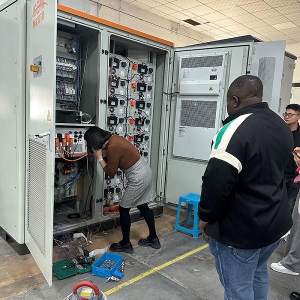 Commercial & Industrial ESS -- 100KW/215KWH Liquid-Cooling