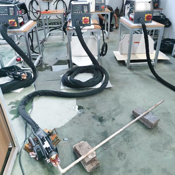 Equipo de calefacción portátil de pernos y tuercas en la fabricación industrial