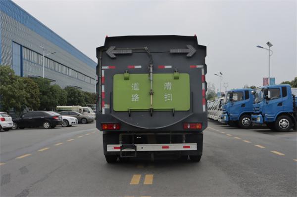 Customized Dongfeng 4X210 CBM Road Street Cleaning Sweeper Truck