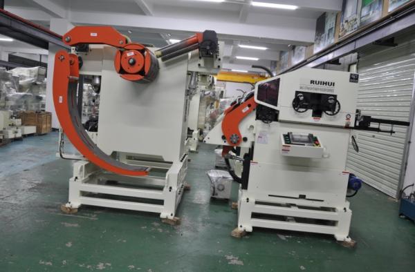 Bobine a linha anulando com Decoiler e máquina do alimentador do rolo do Straightener/Nc