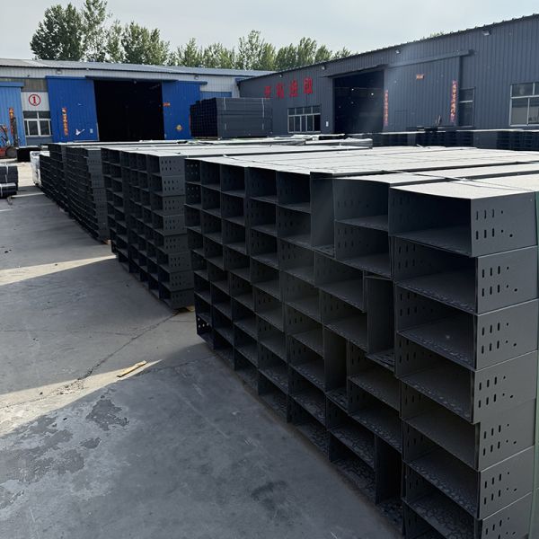 Vertically Bent Fireproof Cable Tray And Hot Dip Galvanized Cable Trunking Sprayed With Aluminum Alloy Plate