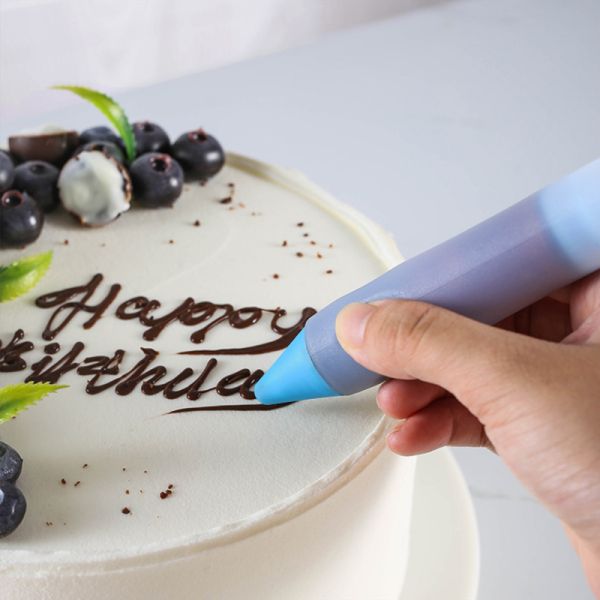 Effortlessly Decorate Cakes and Pastries with This Silicone Cake Pen 14.5*2.3 cm