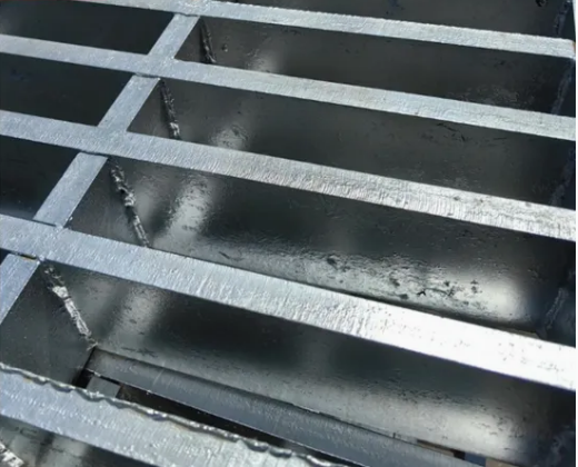 Hot Dipped Galvanized Steel Grating and Steel Structure Walkway Compliant with ANSI/NAAMM MBG 531/532/533 EN 10025 GB/T 700/711 Standards