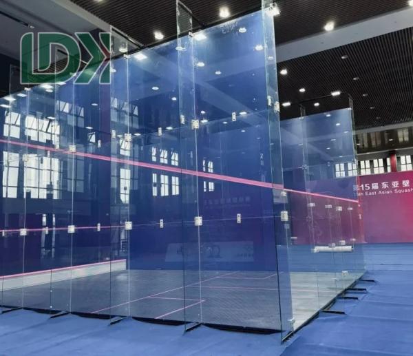 Lieu d'entraînement de compétition de cour de squash panoramique standard LDK2022E avec mur de verre bleu