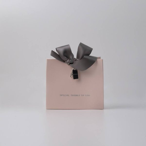 Роскошные бумажные подарочные пакеты с логотипом