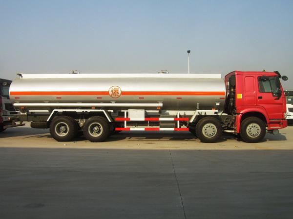 Heavy Duty 8x4 20000L 30000L Fuel Oil Tanker Truck Big Capacity