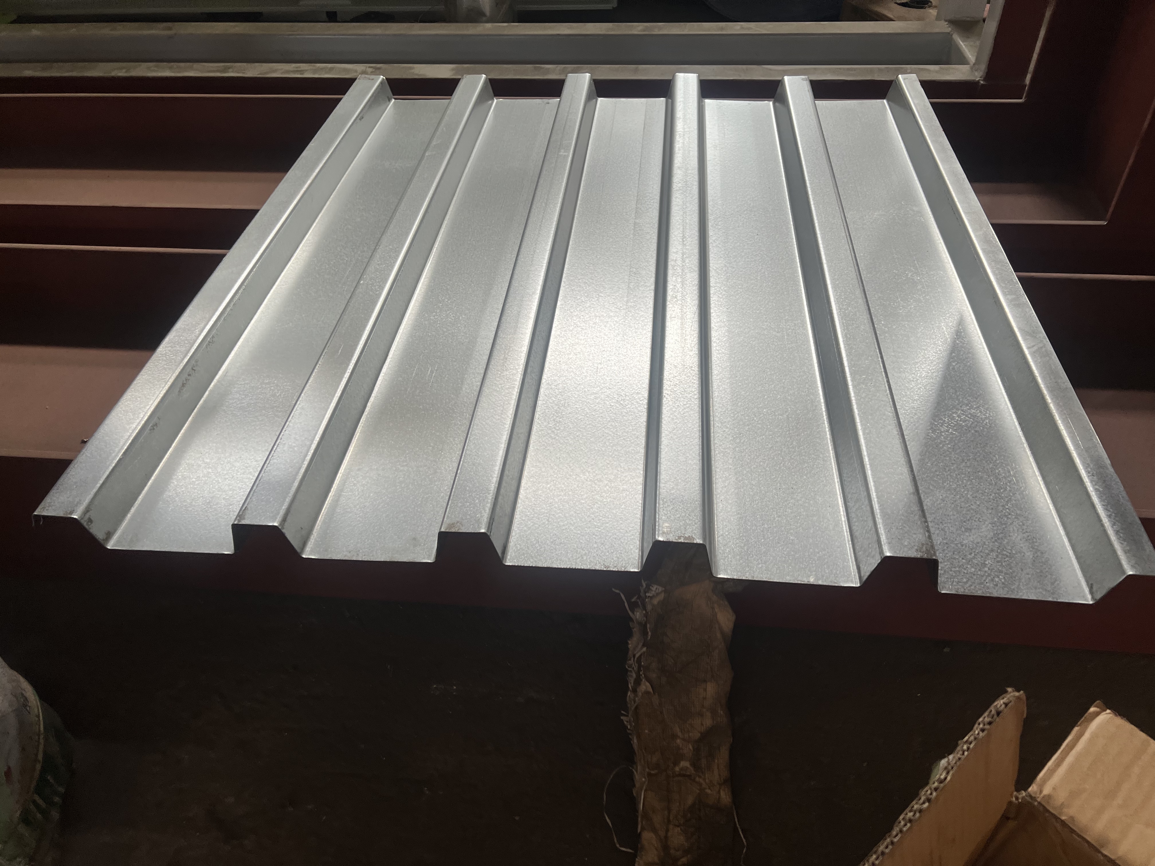 Galvanized Steel 12m/Min Metal Roof Deck Roll Forming Machine 0.3-0.8mm