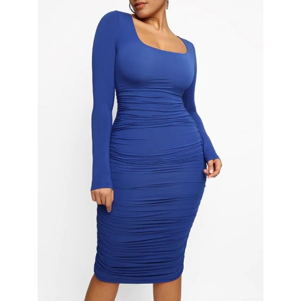 Трикотажное платье с длинным рукавом и длинной шеей