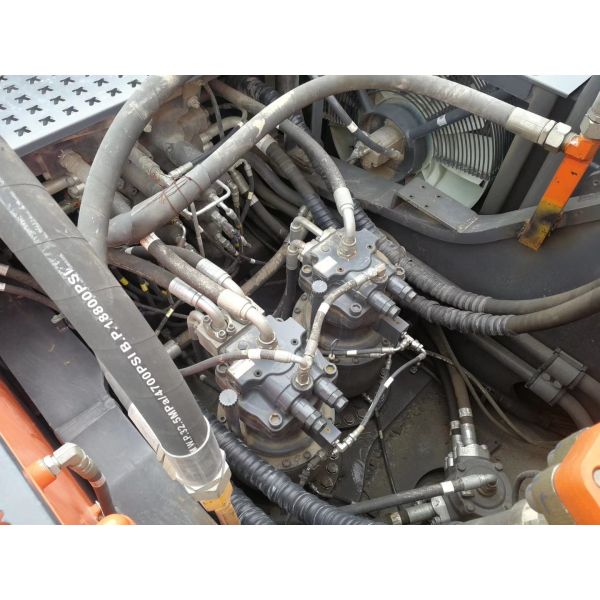 Used Doosan DX500 crawler Excavator 238KW Rated Power Heavy Equipment