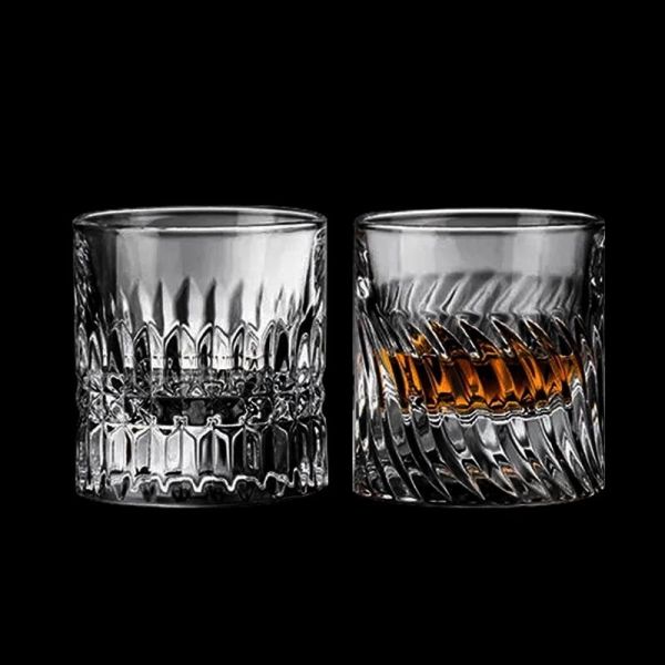 Las gafas de whisky de cristal hechas a medida y grabadas con láser para fincas de vino y resorts de lujo.