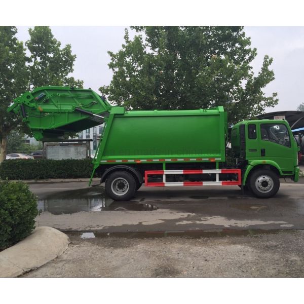 Sinotruk HOWO 4X2 Small 5 Ton 3 Ton Compactor Garbage Truck with 9726ml Displacement