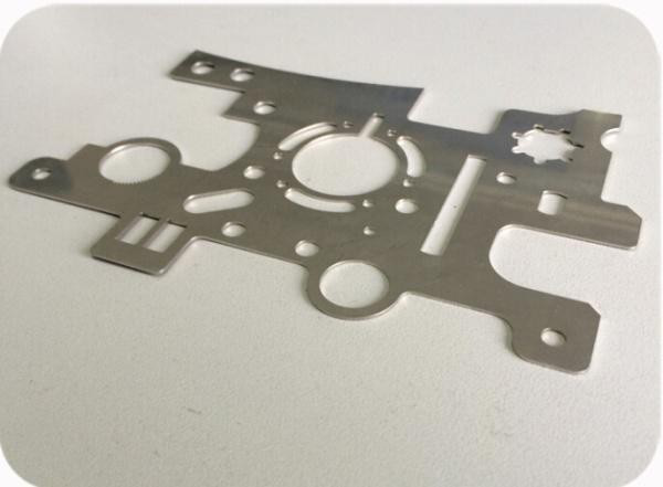 YZ-RC1500W Máquina de corte de chapa de metal para acero inoxidable y acero al carbono en salida