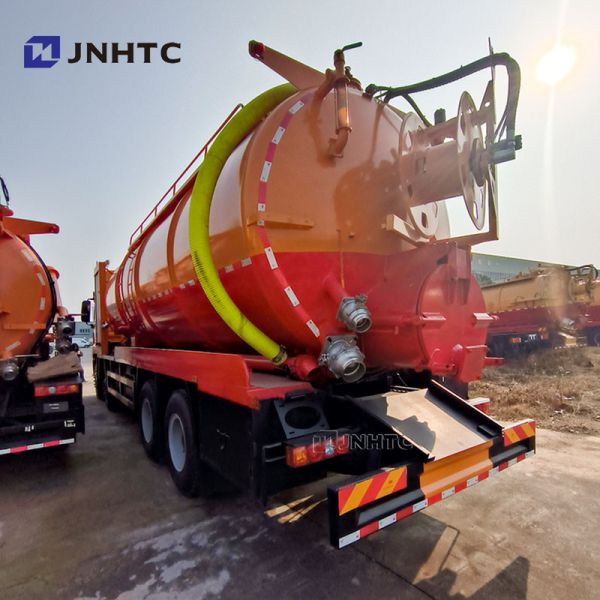 8X4 Vacuum Sewage Suction Trucks