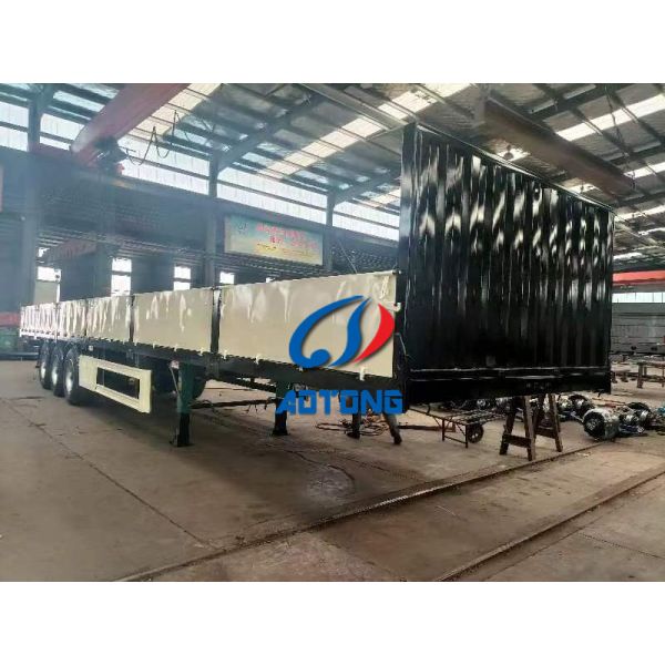 Semi-remorque de transport de marchandises à grande capacité de charge utile avec paroi latérale détachable au Kazakhstan